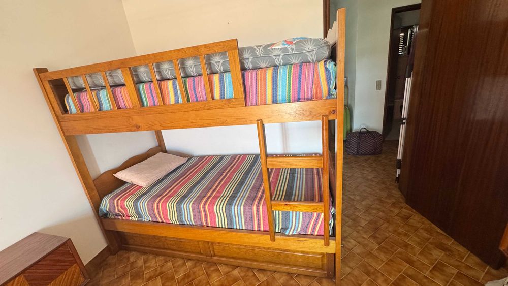 Beliche para criança ou adulto em boa madeira maciça, muito bom estado