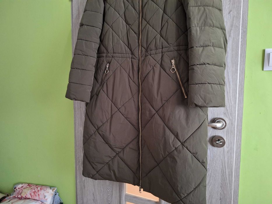 Reserved długa, ciepła pikowana kurtka  typu parka z kapturem.