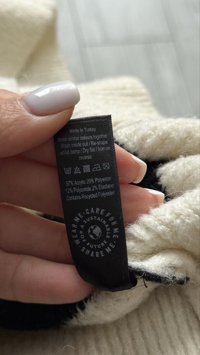 Свитер в полоску