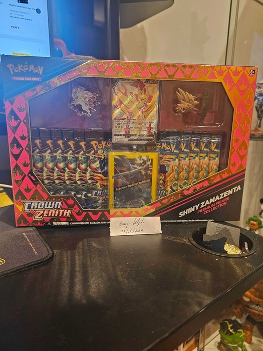 Shiny Zamazenta e Shiny Zacian Premium Figure Collections - Pokemon TCG