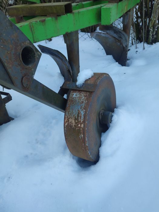 Плуг до трактора 3*30 Бомет