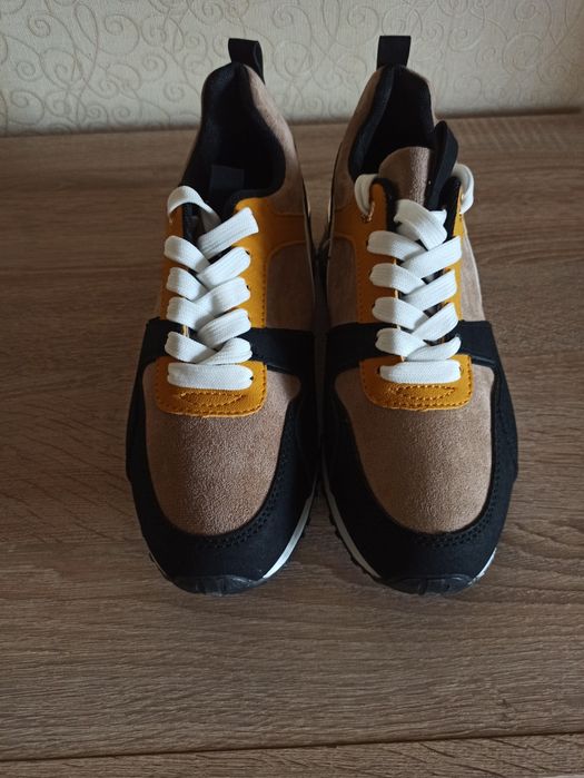 Продам кроссовки