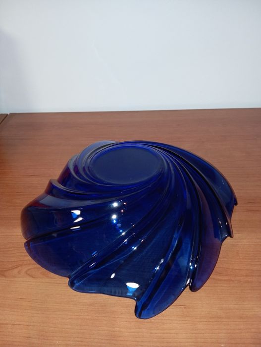 Saladeira de vidro azul