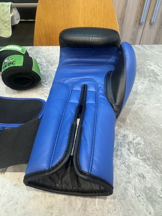 Перчатки боксерские Title Boxing + бинты в подарок