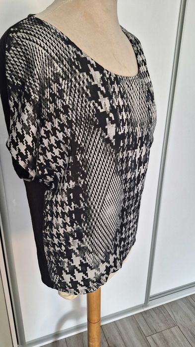 bluzka w roz46 biust 110 cm / biodra112 cm dł 65 cm  kieszonka