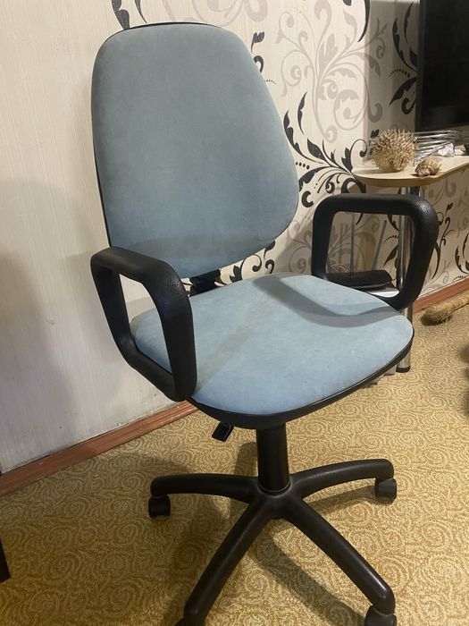 Офисное кресло б/у