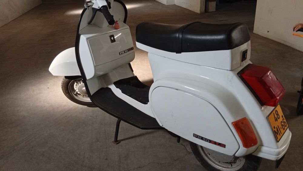 Vespa 50 pk 50. Branca