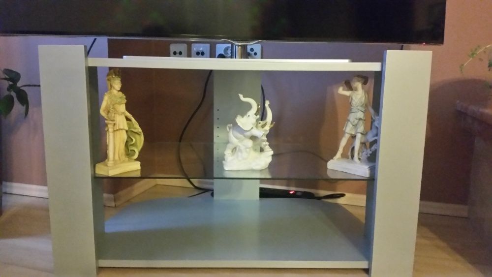 Figurki dekoracyjne na półkę lub komodę