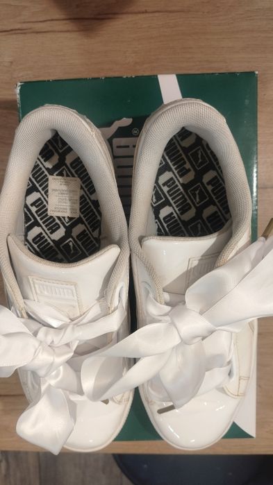 Białe sneakersy Adidasy Puma Basket z kokardami 38