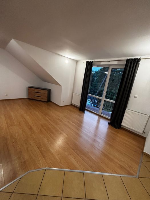 Kompletnie umeblowana kawalerka z balkonem. Ogrzewanie w cenie.