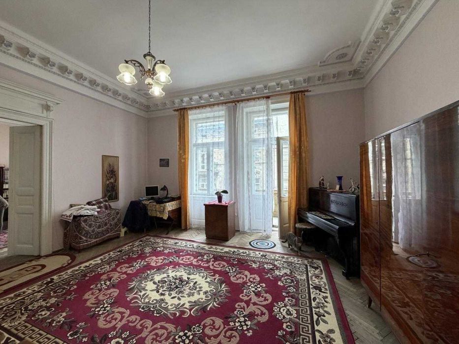Купити 2 кім квартиру в центрі Львова, вул. Дорошенка, Австрійський буд.