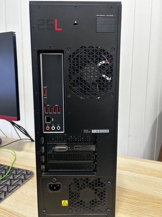 Computador torre gaming + secretária + acessórios