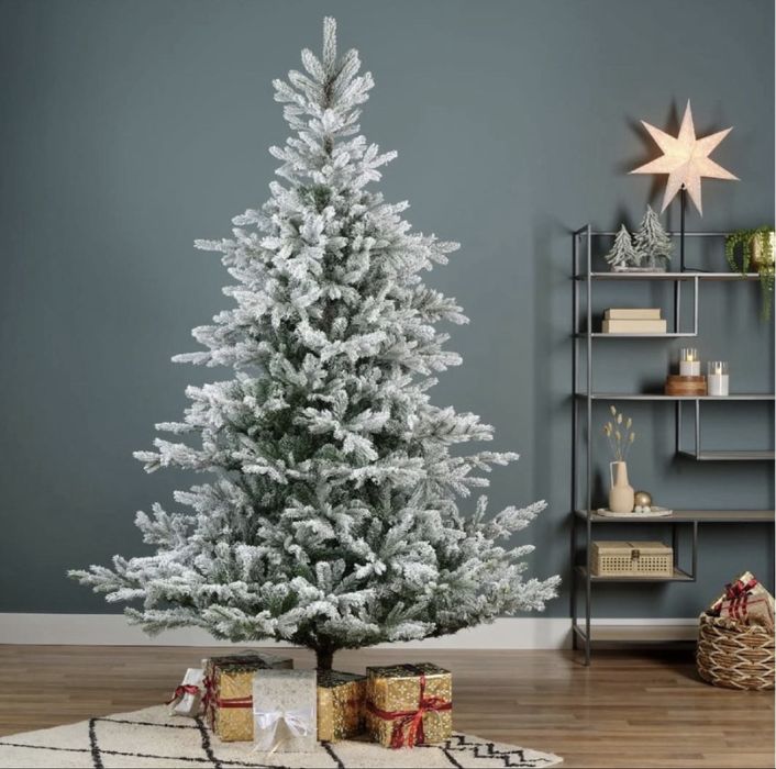 Pinheiro de natal everlands com neve