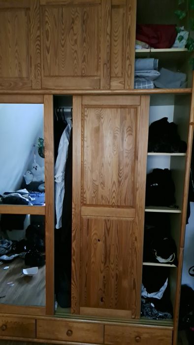 Rozsuwana duża drewniana szafa