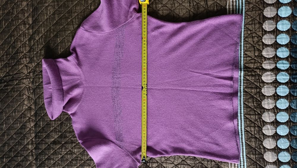 Светр -гольф з коротким рукавом.