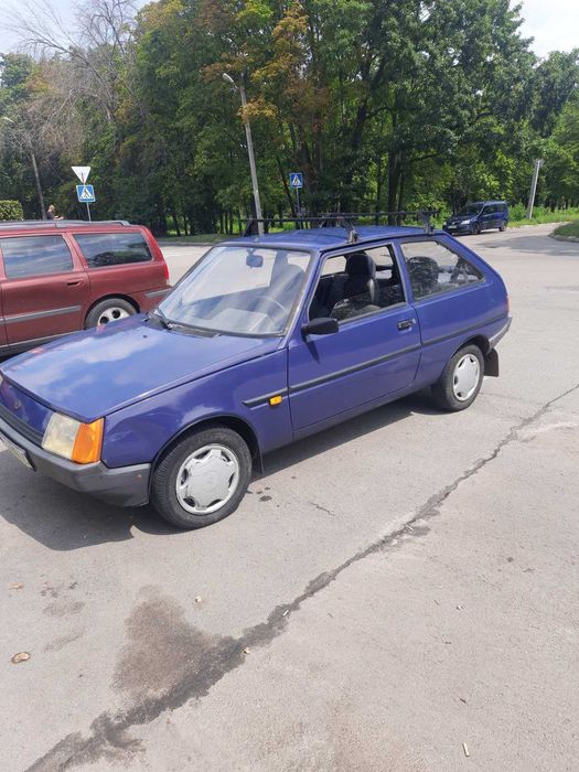 автомобіль Таврія 1102