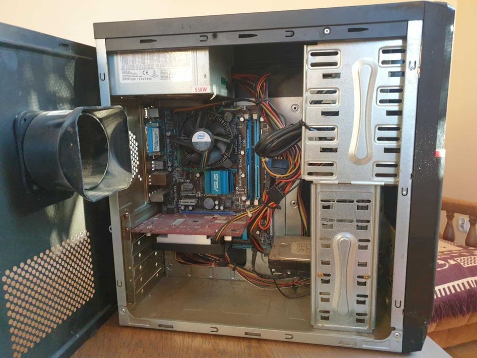 Stary komputer stacjonarny + monitor LCD