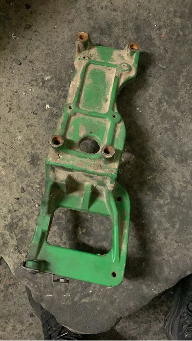 Podstawa sprezarki i pompy klimy john deere