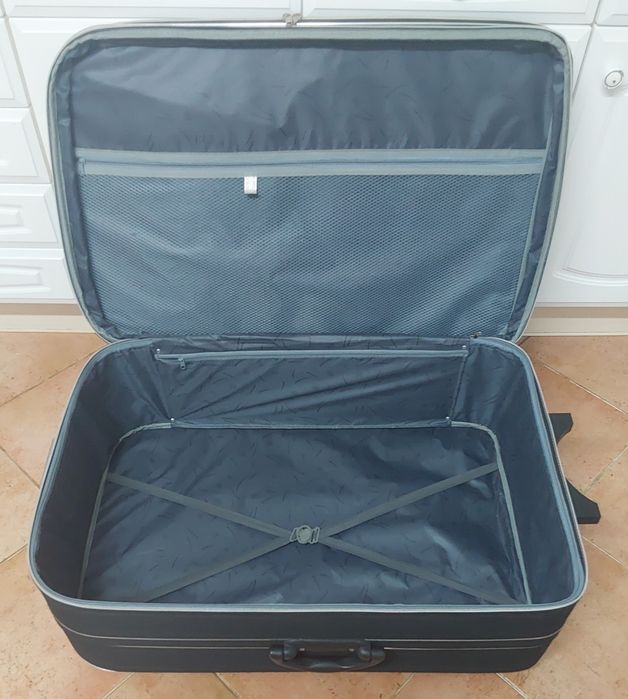 MALA , MALAS DE VIAGEM 30€ CADA. GRANDES E MUITO RESISTENTES.  Casa,Quarto, Arrumação, Sala, Mudanças.