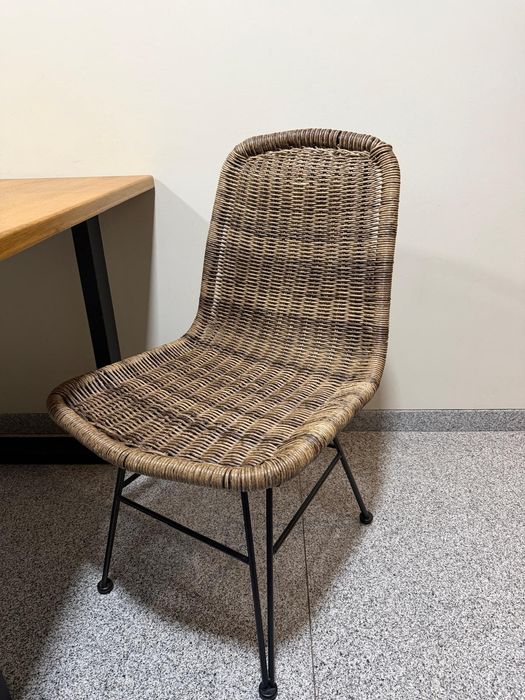 Mesa jantar com duas cadeiras