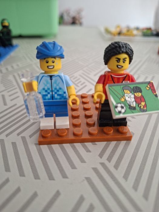 7 minifiguras Lego troco ou vendo