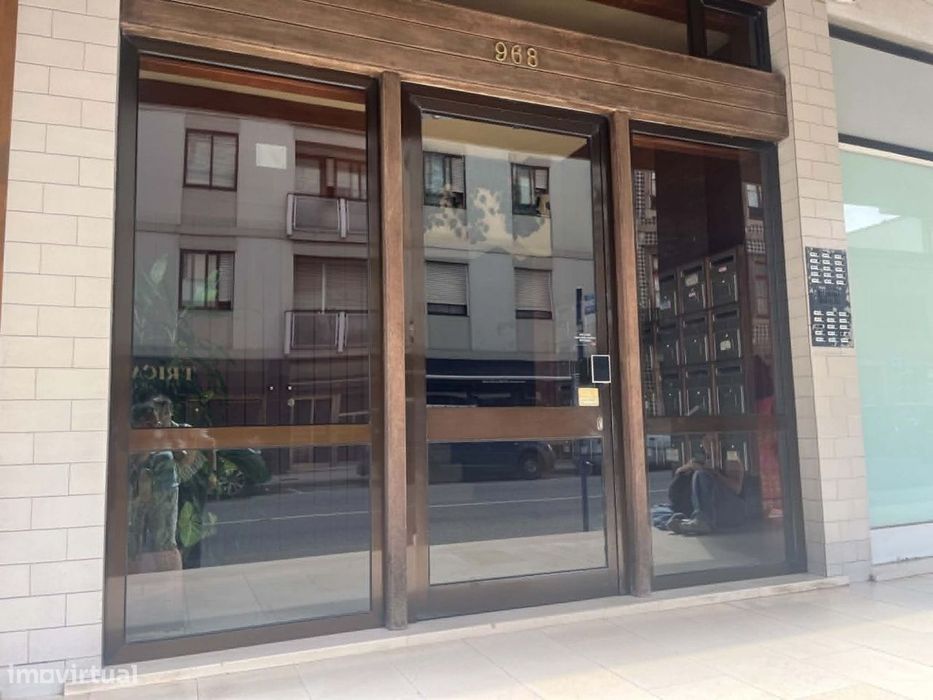 Apartamento T1 no centro do Porto com garagem