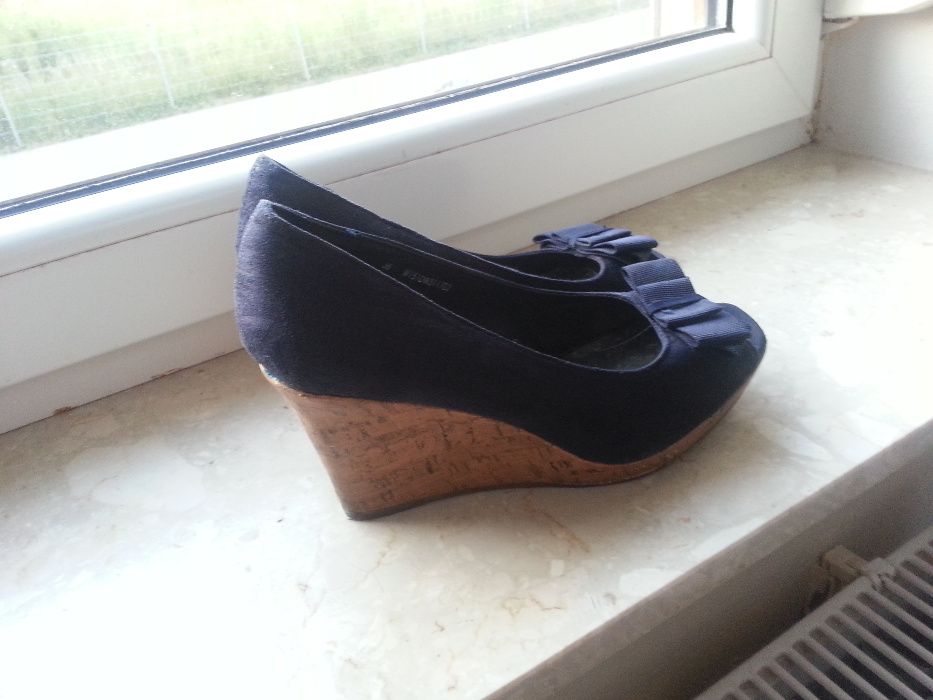 Buty na koturnie Jennifer