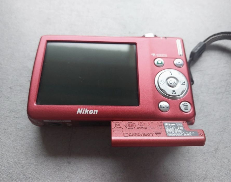 camara nikon vermelha