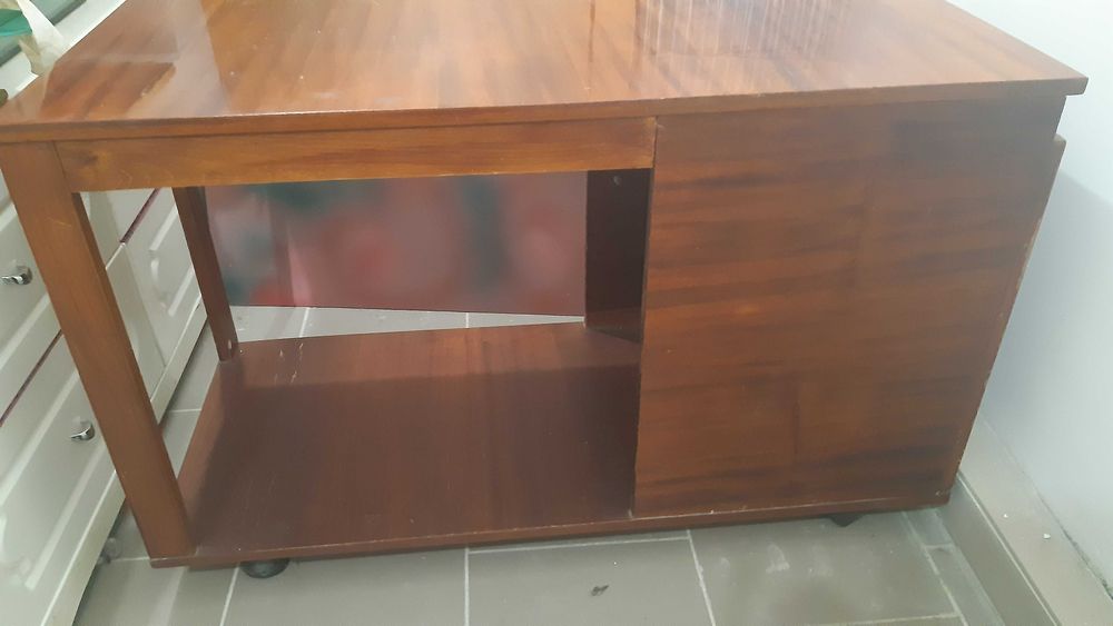 Продам журнальный столик