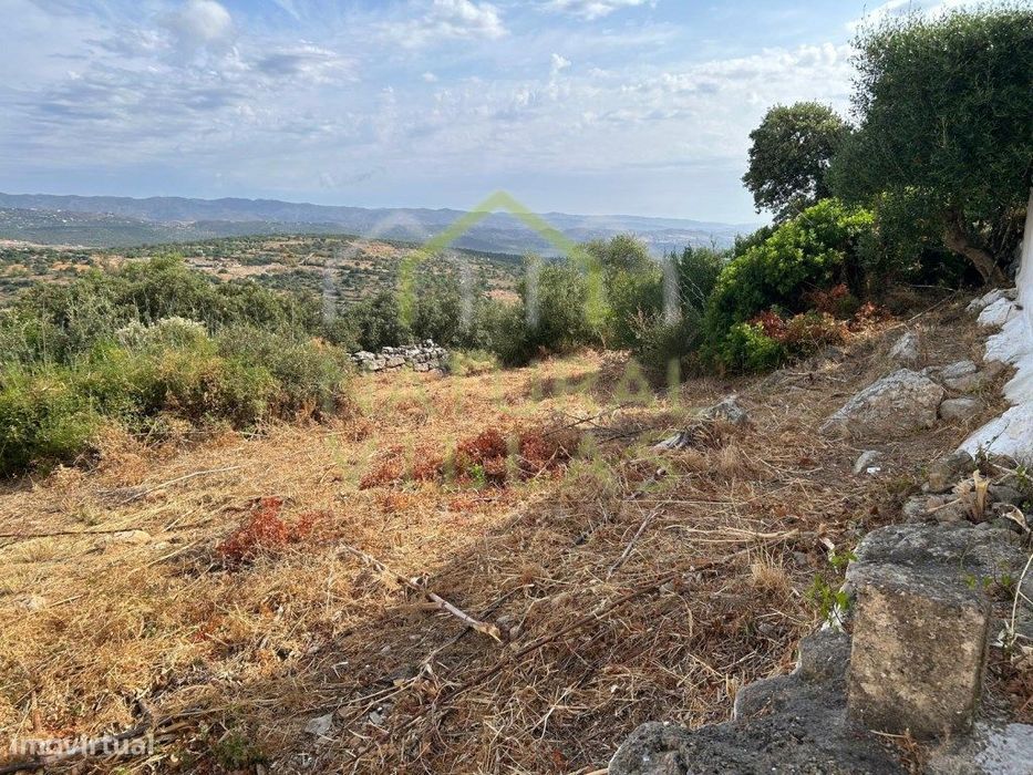 Ruína com Vista Panorâmica e Terreno em Moncarapacho
