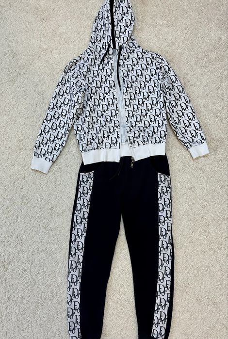 Спортивний костюм для дівчинки