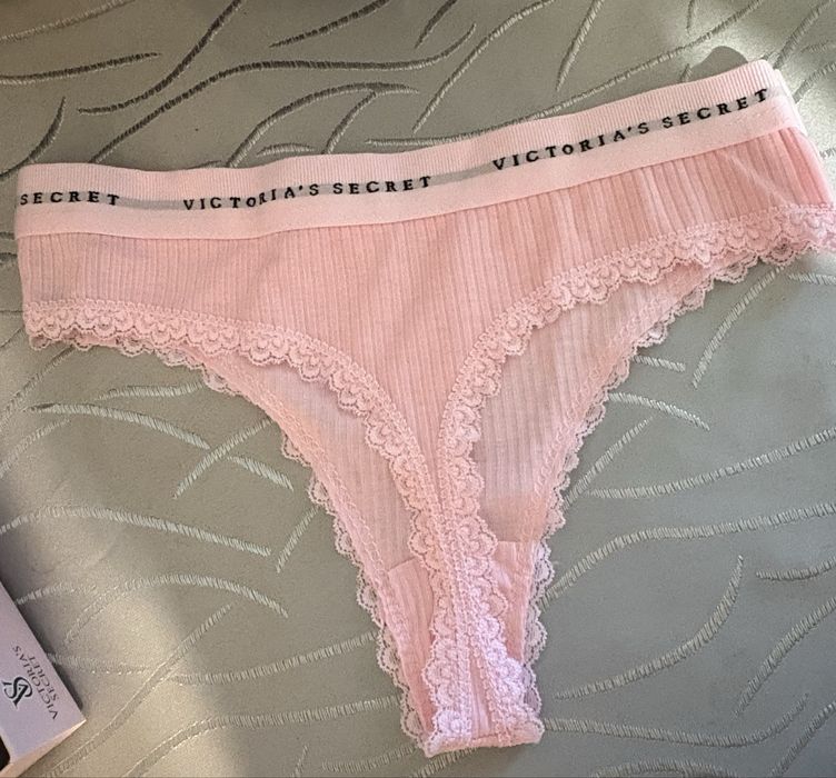 Stringi damskie.