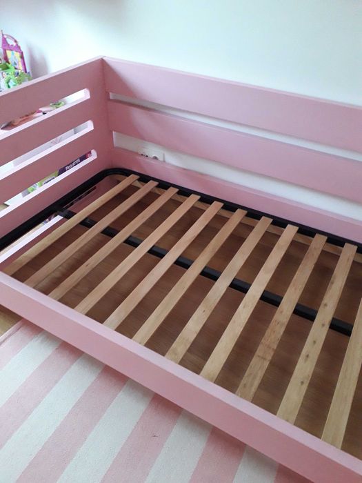 Cama menina madeira cor de rosa