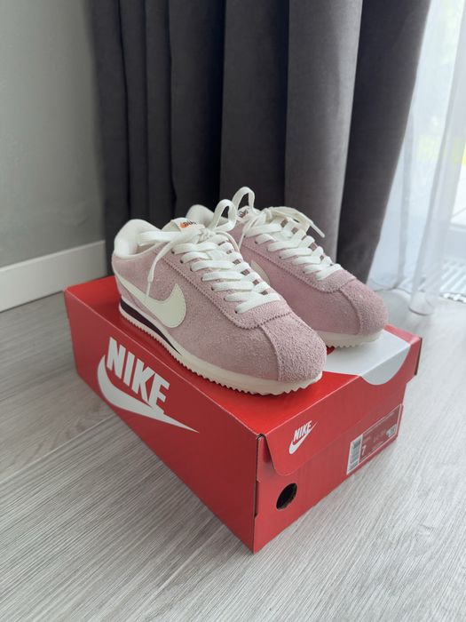 Nike Cortez SE College Pink (in box)