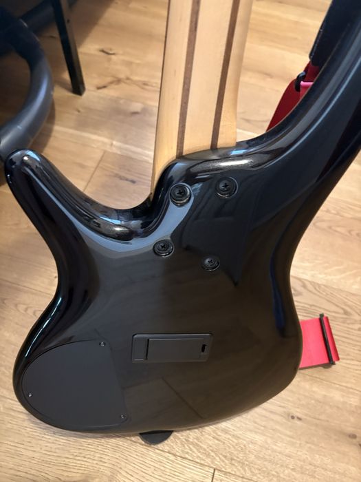 Gitara basowa Ibanez sr300