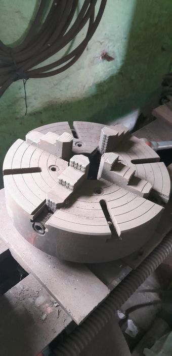 Uchwyt tokarski czteroszczękowy