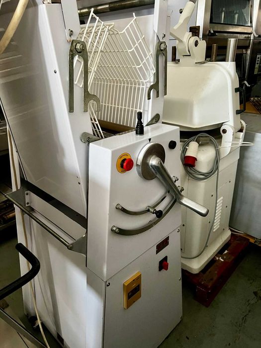 Divisora massa semi automatica