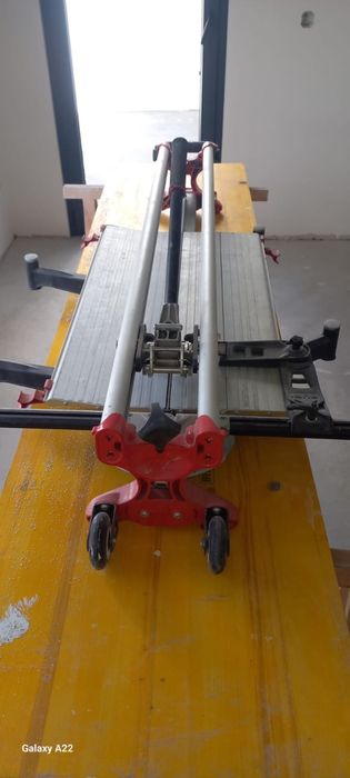 Maquina de cortar azulejo da  Rubi TZ-1020