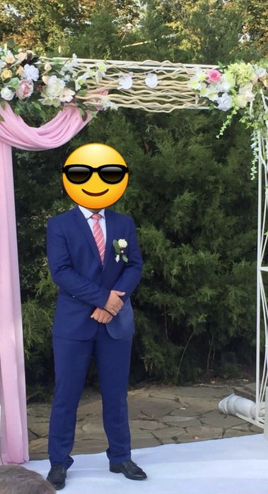 Мужской классический костюм темно-синего цвета с галстуком 52 размера