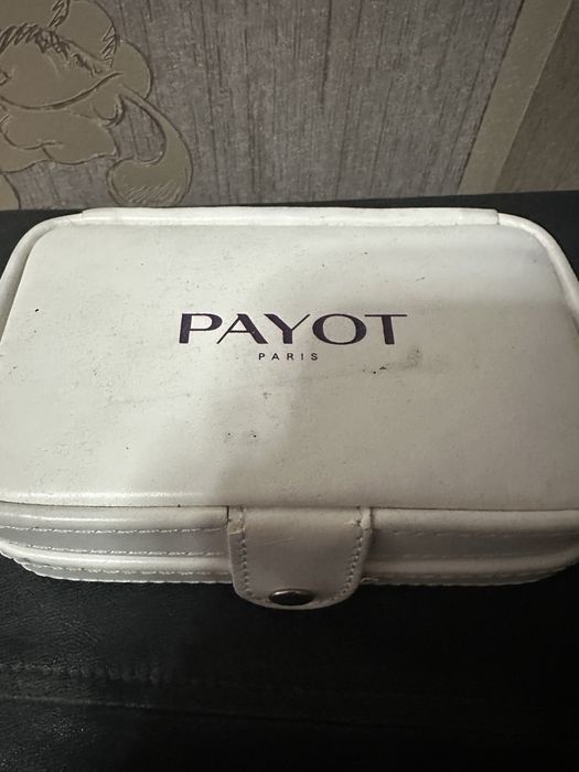 Маникюрный набор  бренда Payot Paris.