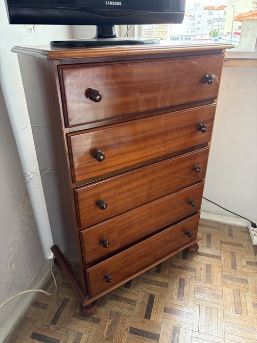 Cómoda com 5 gavetas