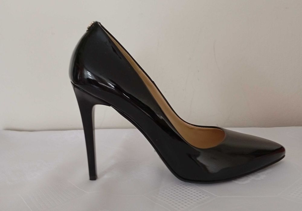 Szpilki skórzane nowe