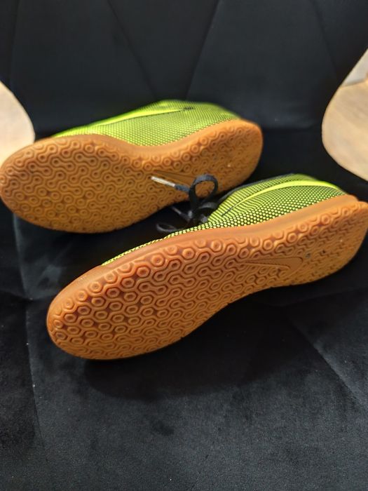 Buty piłkarskie halówki Nike