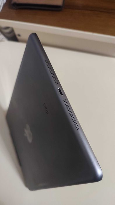 Продам планшет Apple iPad Air Wi-Fi 1/16GB,хороший стан.