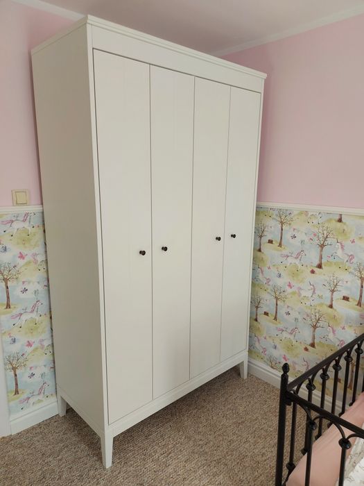 Montaż mebli z paczek, skręcanie, składanie