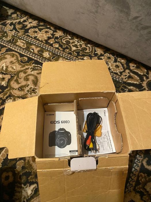 Фотоапарат Canon EOS 600D