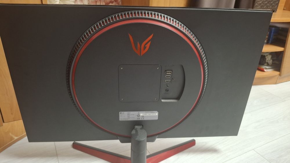 Монітор 31.5" LG 32GN600-B, зломаний