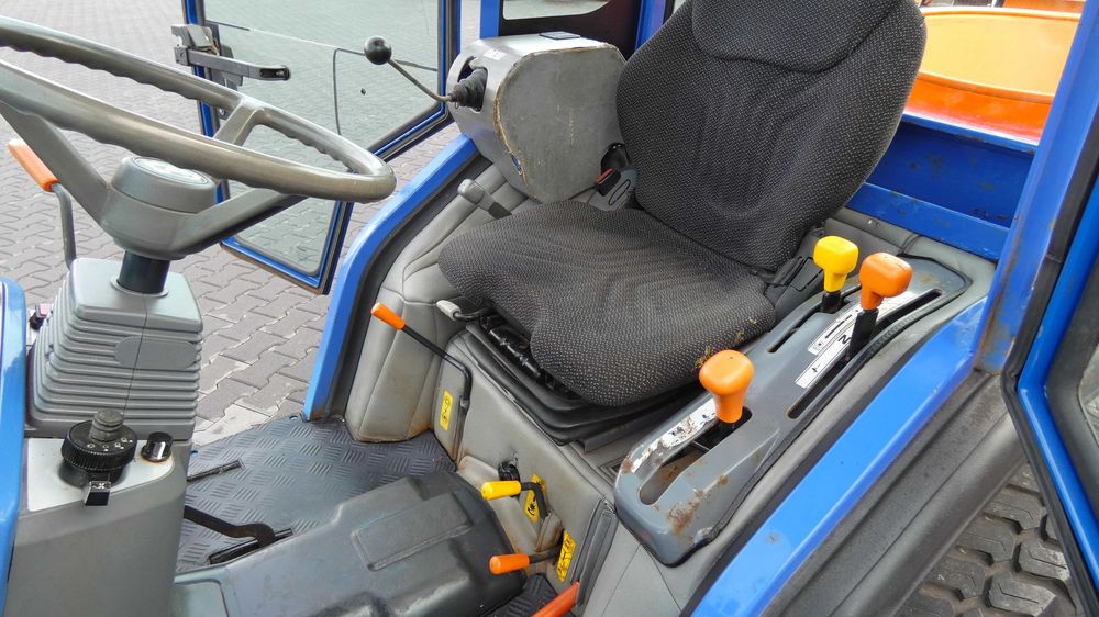 Zestaw zimowy Traktorek ISEKI TH 4290 AHL 4x4 Pług (221101.4) - Baras