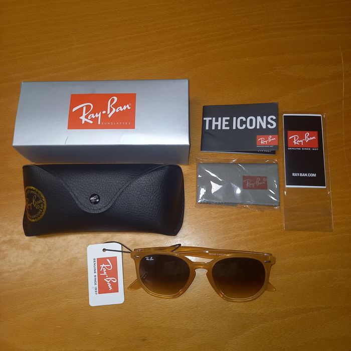 Óculos ray-ban com etiqueta