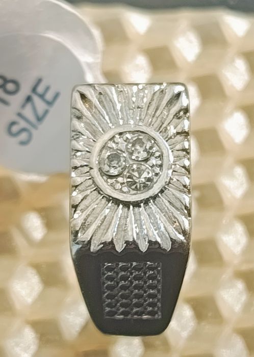 Перстень з каменями